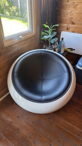 Swivel pod chair - pod,