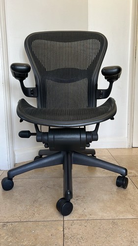 Herman miller aeron - chair, size